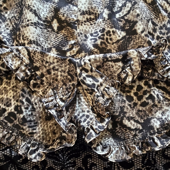 Hayden Leopard Romper - Picture 6 of 7